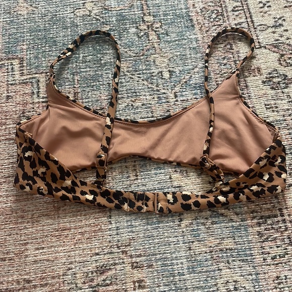 Aerie swim leopard print scoop neck bikini top, size xs - Picture 3 of 3